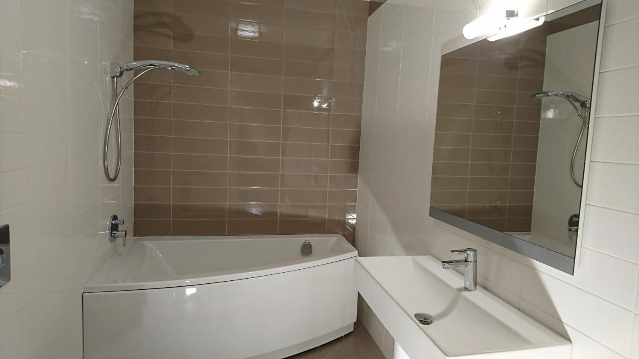 Quiet And Spacious With Garage Option Krakow