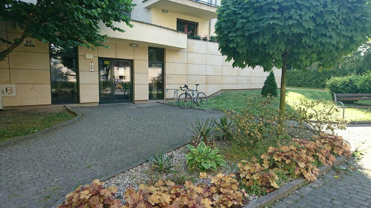 Quiet And Spacious With Garage Option Appartement Krakau