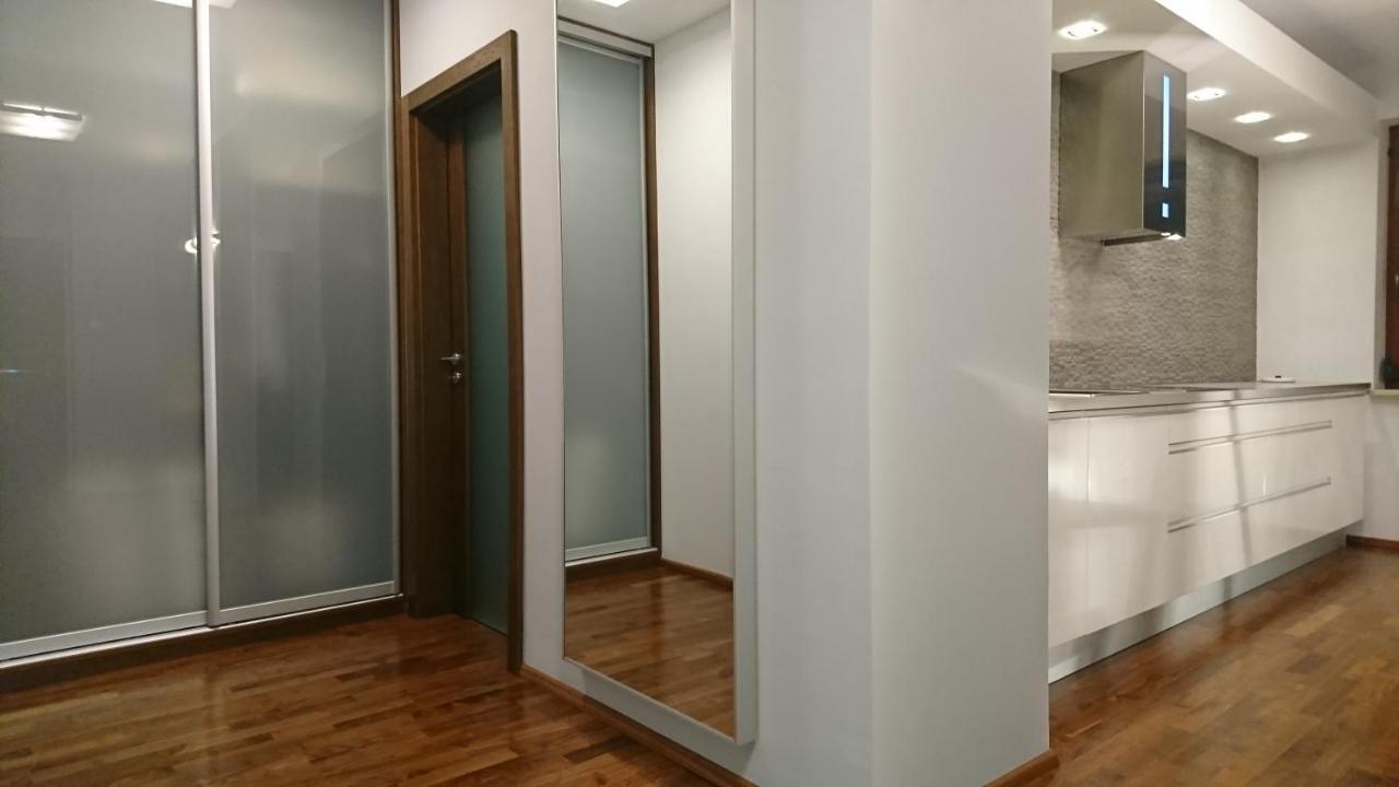 Quiet And Spacious With Garage Option