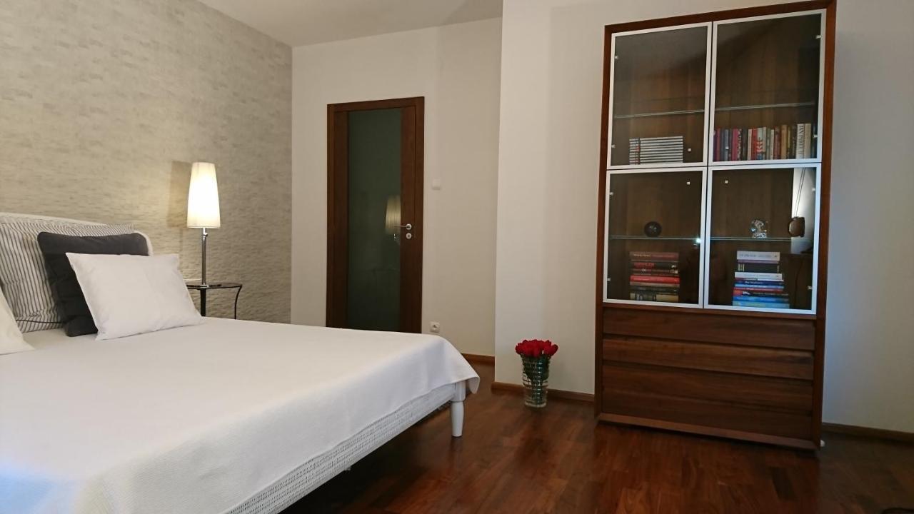 Quiet And Spacious With Garage Option *