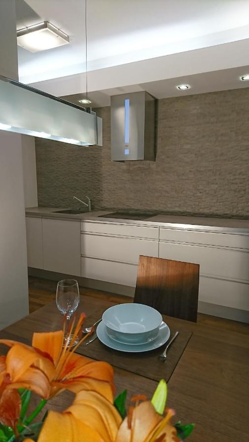 Quiet And Spacious With Garage Option *