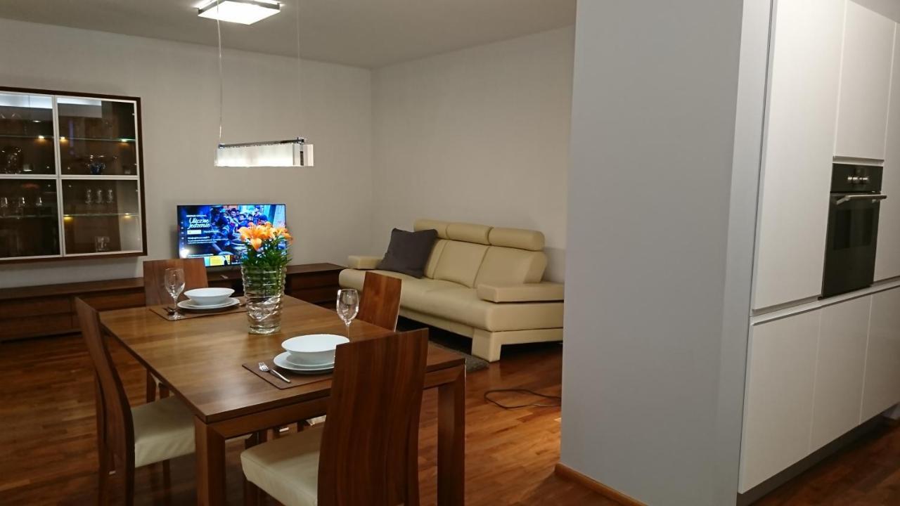 Quiet And Spacious With Garage Option * Krakau