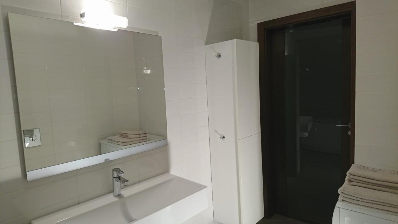 Quiet And Spacious With Garage Option