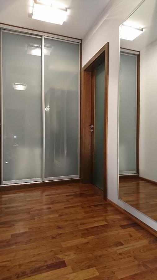 Quiet And Spacious With Garage Option Krakau