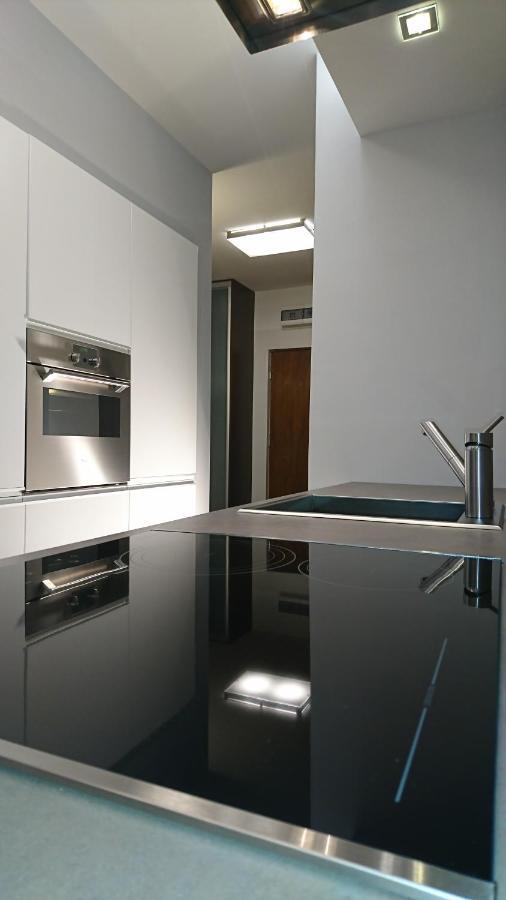 Quiet And Spacious With Garage Option *