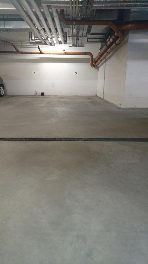 Quiet And Spacious With Garage Option Appartement *