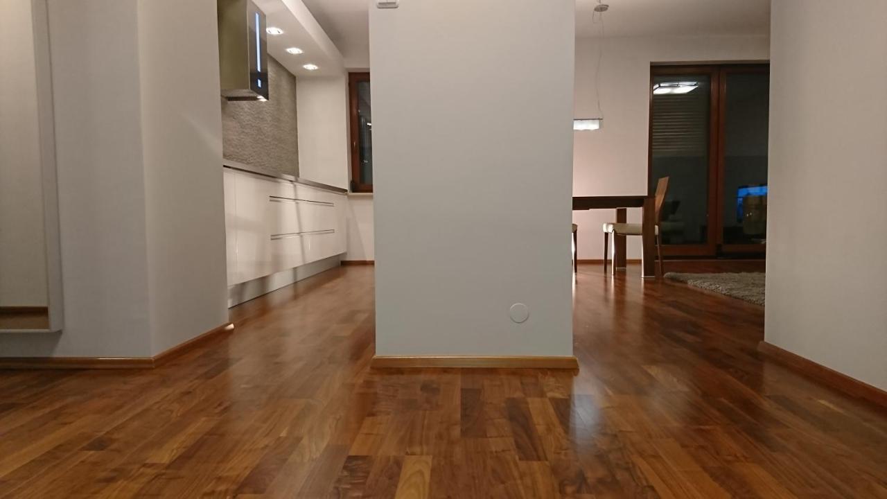 Quiet And Spacious With Garage Option Appartement