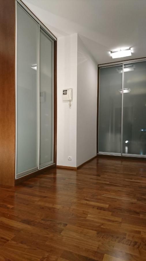 Quiet And Spacious With Garage Option Appartement *