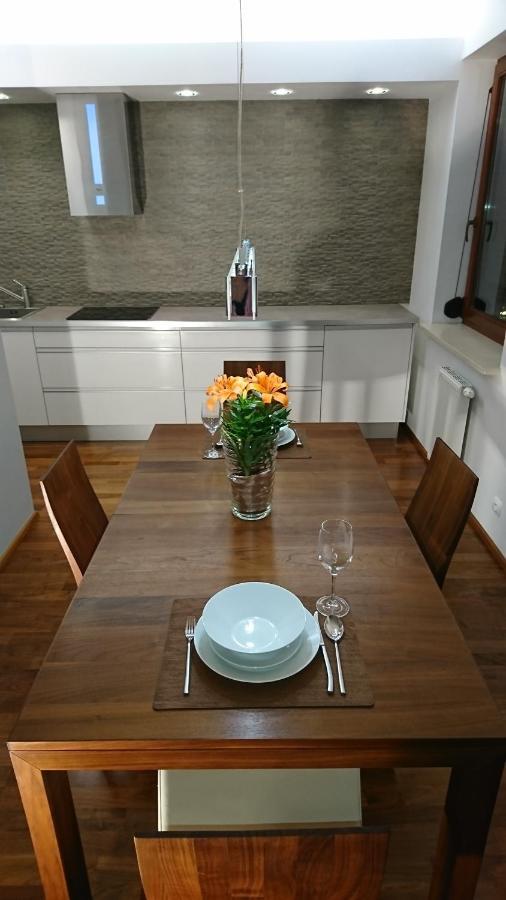 Quiet And Spacious With Garage Option Appartement *