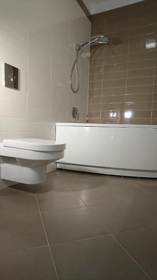 Quiet And Spacious With Garage Option Appartement Krakau